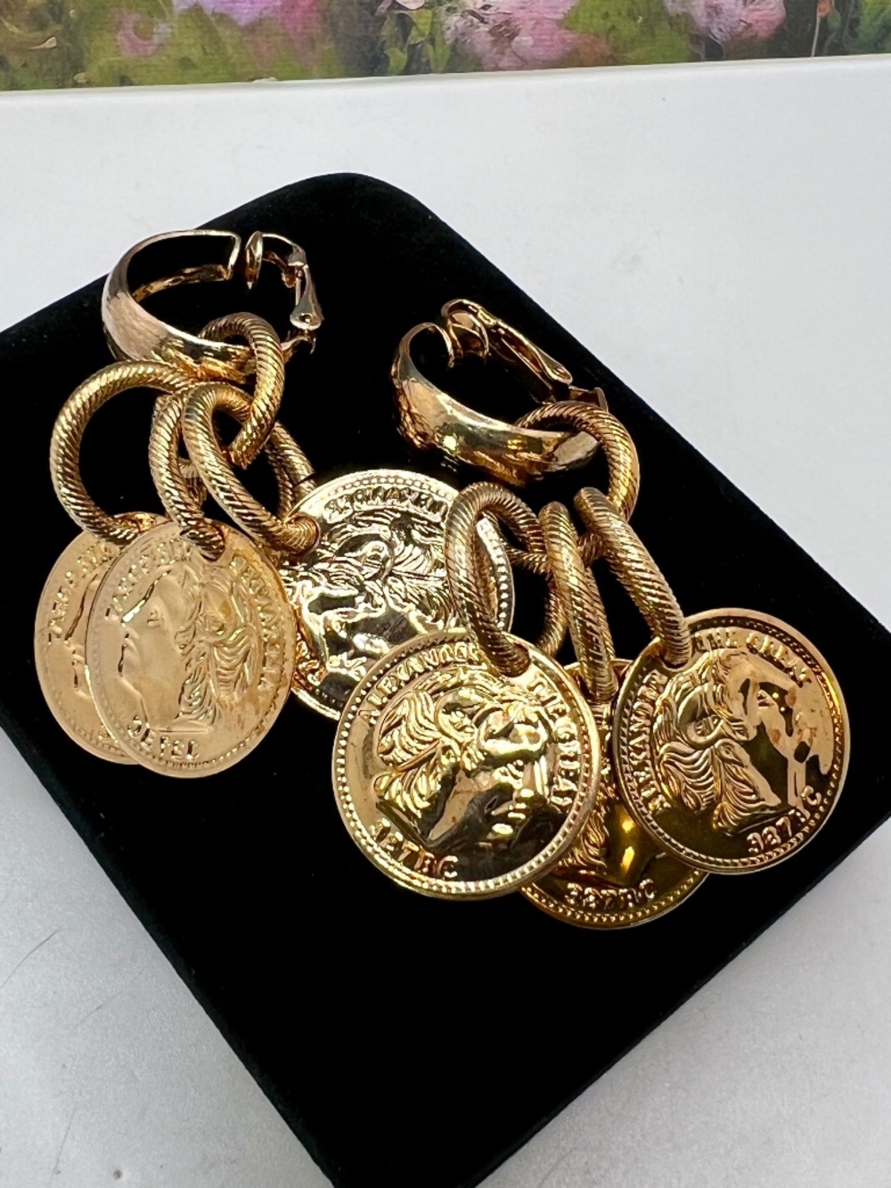 Sarah Coventry Fashion Fortune Coin CLIP Earrings 7252 1969 - Picture 3 of 5
